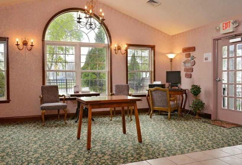 בית מלון כפרי Our Guest Inn And Suites Downtown