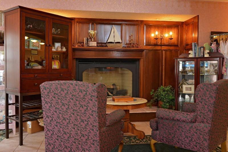 هتل Our Guest Inn And Suites   Downtown