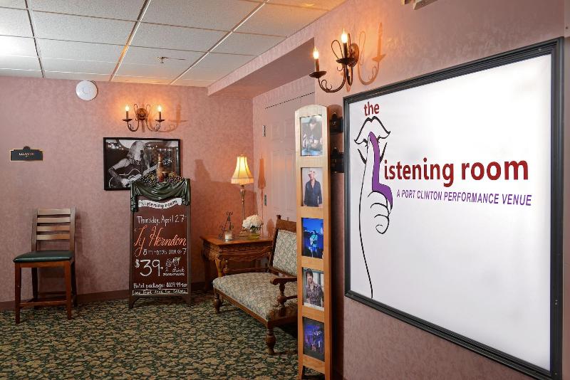 בית מלון כפרי Our Guest Inn And Suites Downtown