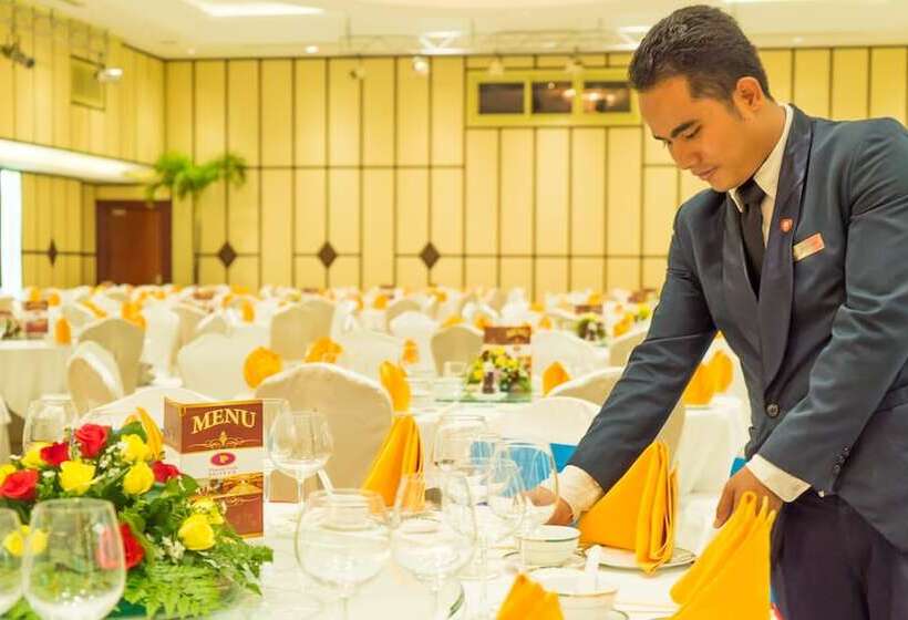 Отель Phnom Penh