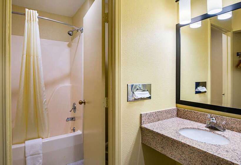 فندق Quality Inn & Suites Greensburg I74