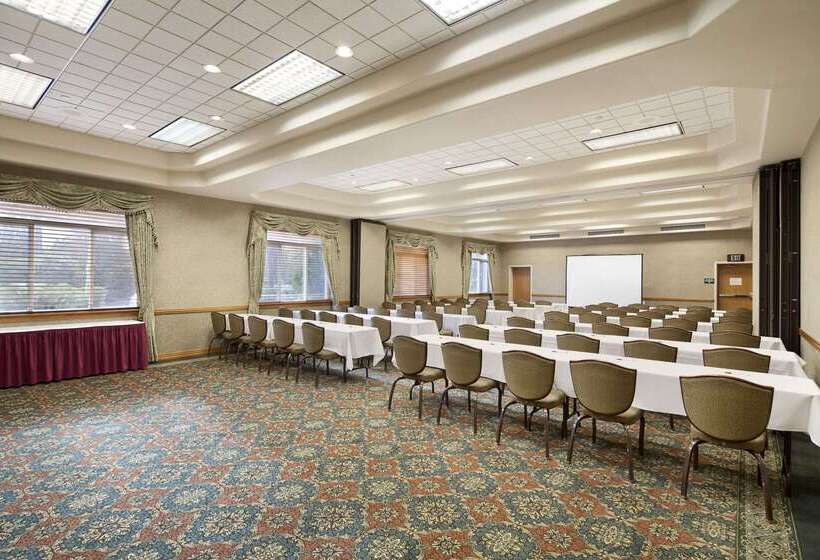 فندق Ramada By Wyndham Olympia