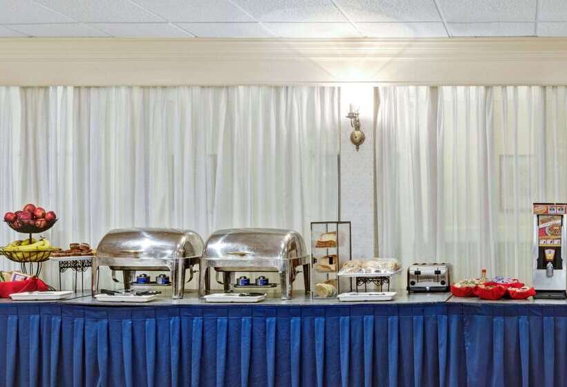 בית מלון כפרי Ramada By Wyndham Seekonk Providence Area