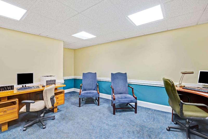 בית מלון כפרי Ramada By Wyndham Seekonk Providence Area