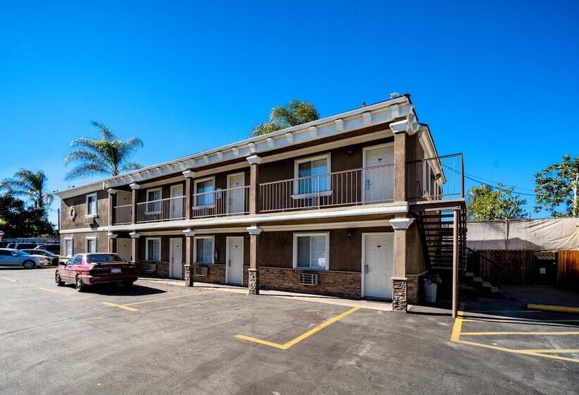 Отель Regency Inn & Suites Downey