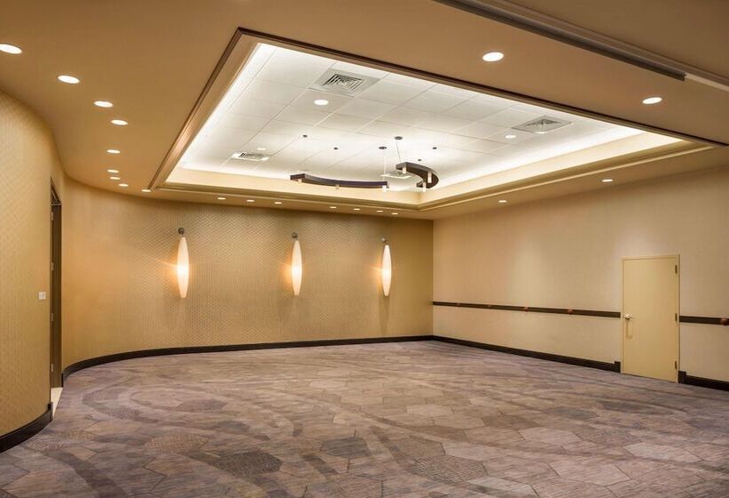 Отель Renaissance Phoenix Downtown