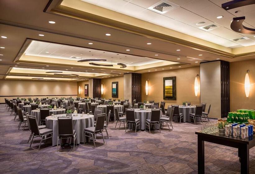 Отель Renaissance Phoenix Downtown