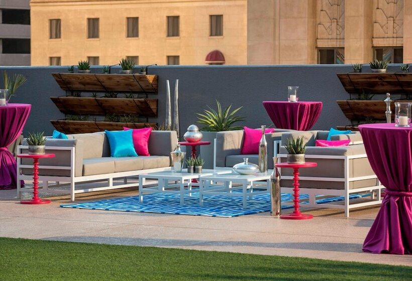 Отель Renaissance Phoenix Downtown