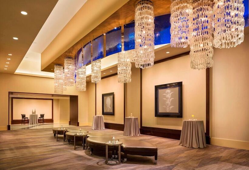 Отель Renaissance Phoenix Downtown