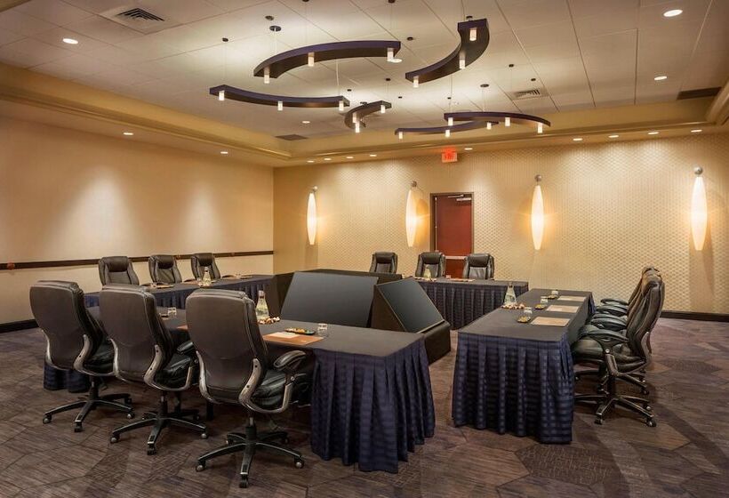 Отель Renaissance Phoenix Downtown