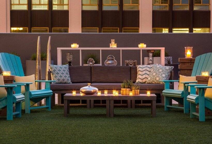 Отель Renaissance Phoenix Downtown