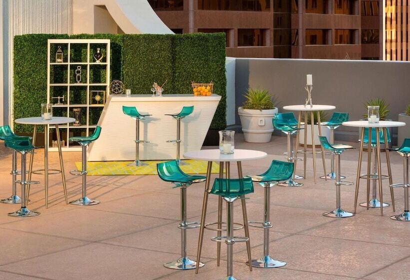 Отель Renaissance Phoenix Downtown