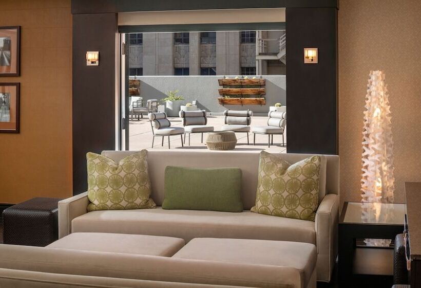 Отель Renaissance Phoenix Downtown