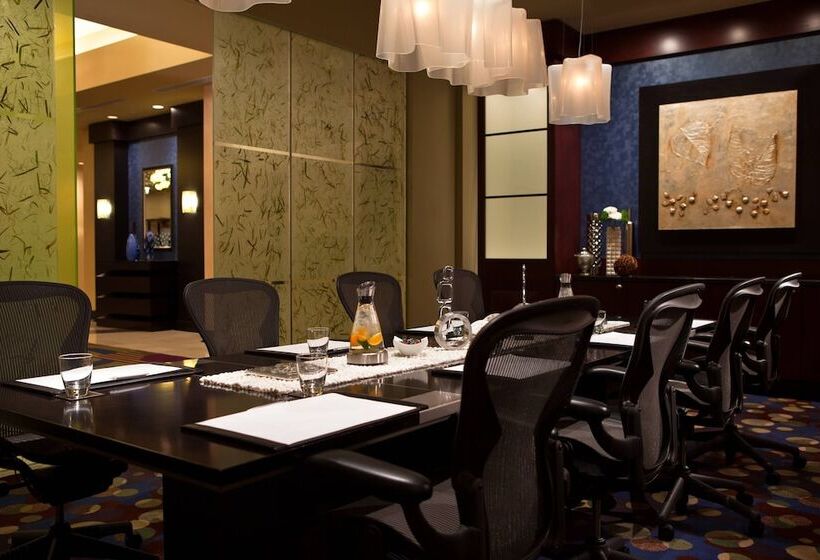 Отель Renaissance Phoenix Downtown