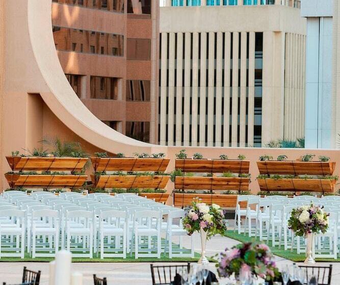 Отель Renaissance Phoenix Downtown