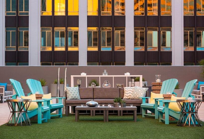 Отель Renaissance Phoenix Downtown