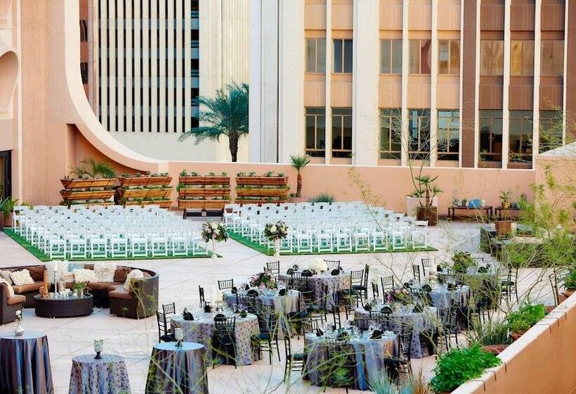 Отель Renaissance Phoenix Downtown
