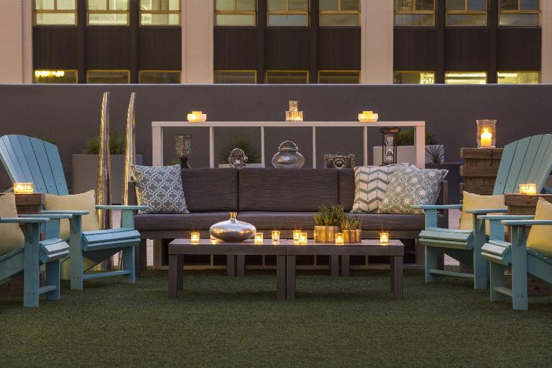 Отель Renaissance Phoenix Downtown