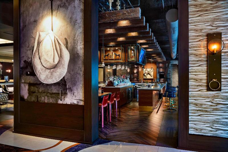 Отель Renaissance Phoenix Downtown