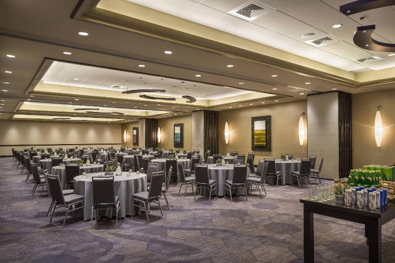 Отель Renaissance Phoenix Downtown