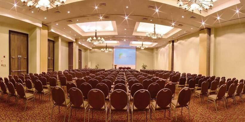 Sol De Oro Hotel & Suites