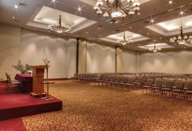 Sol De Oro Hotel & Suites