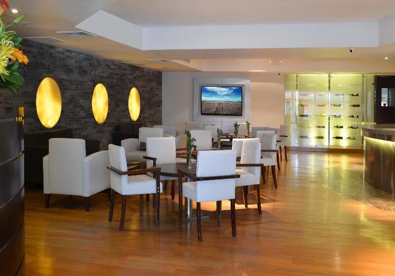 Sol De Oro Hotel & Suites