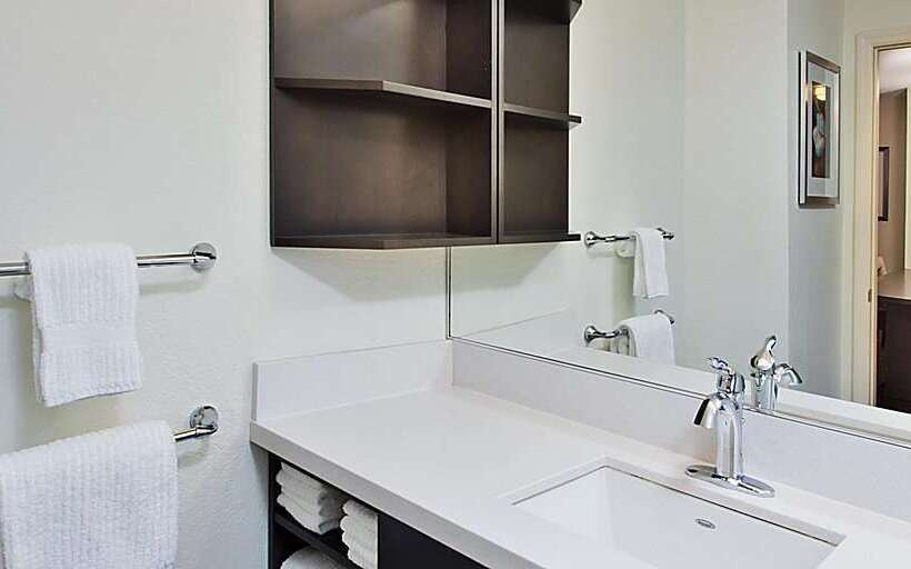 هتل Sonesta Simply Suites Detroit Ann Arbor