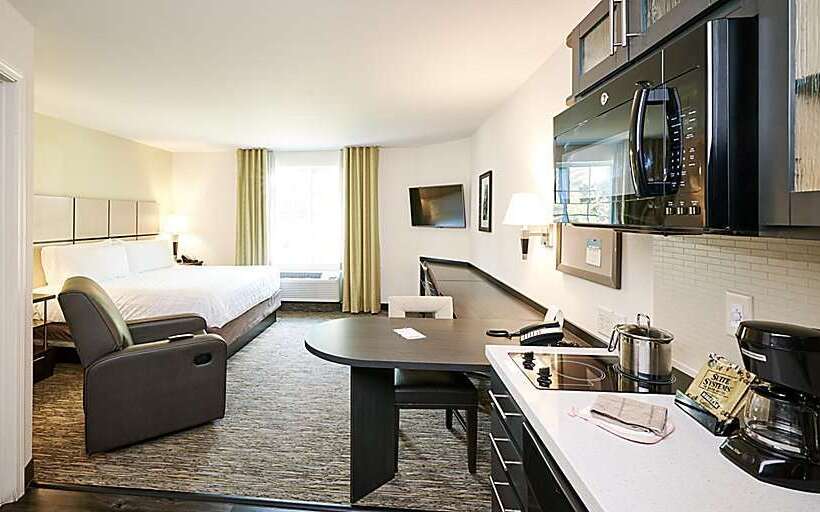 هتل Sonesta Simply Suites Detroit Ann Arbor