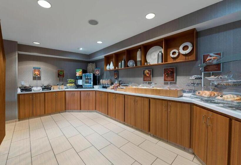 هتل Springhill Suites Grand Rapids North