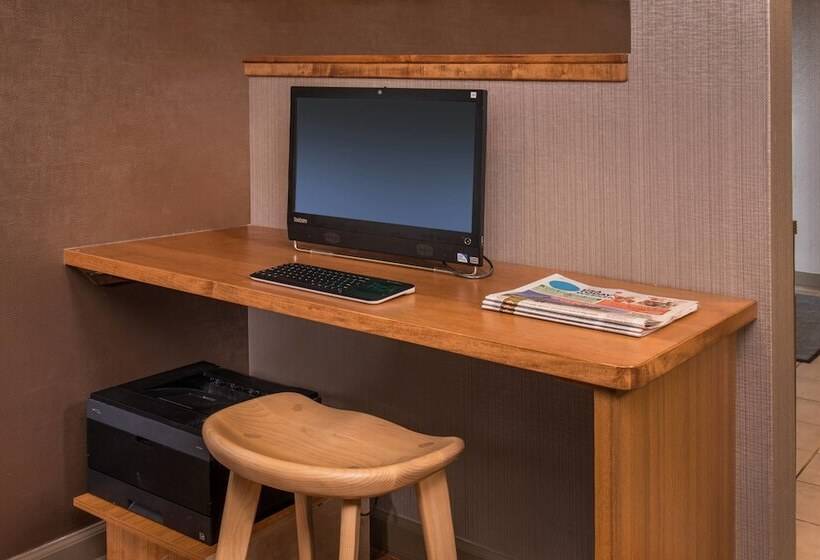 בית מלון כפרי Springhill Suites Herndon Reston