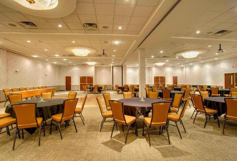 فندق Springhill Suites By Marriott Lawrence Downtown