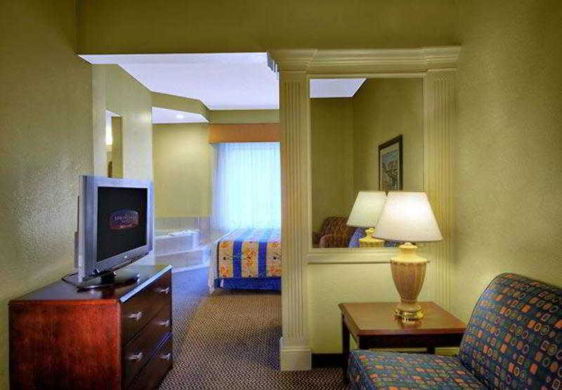 هتل Springhill Suites Milford