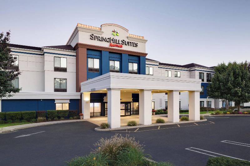 هتل Springhill Suites Milford