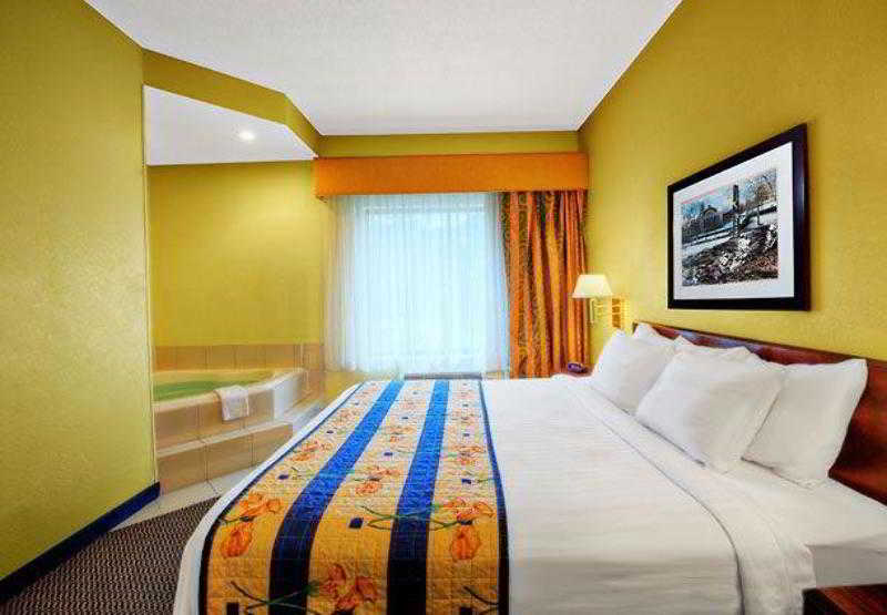 هتل Springhill Suites Milford