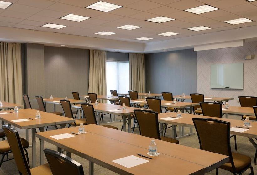 ホテル Springhill Suites By Marriott Newark International Airport