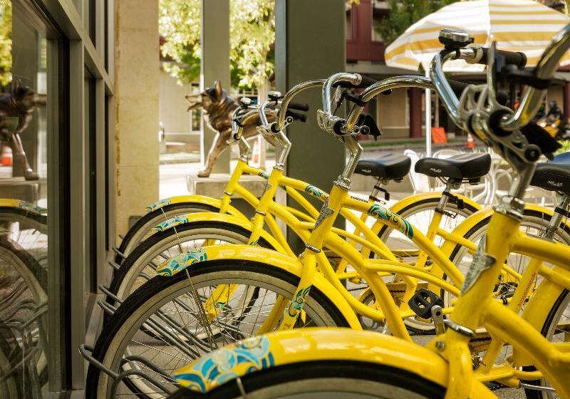 Отель Staypineapple, Watertown, University District Seattle