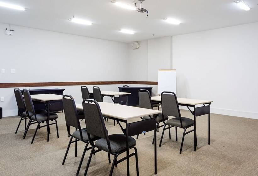 فندق Victory Business