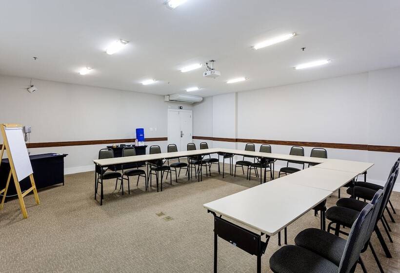 فندق Victory Business