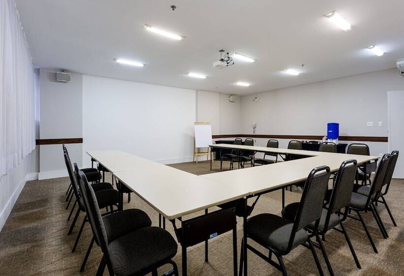 فندق Victory Business