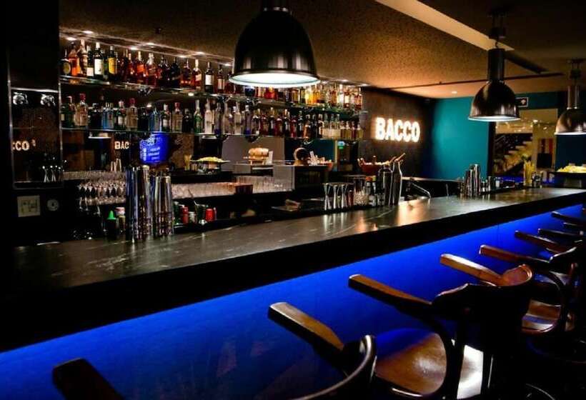 فندق Victory Business