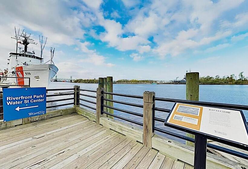 ホテル Water Street Condos