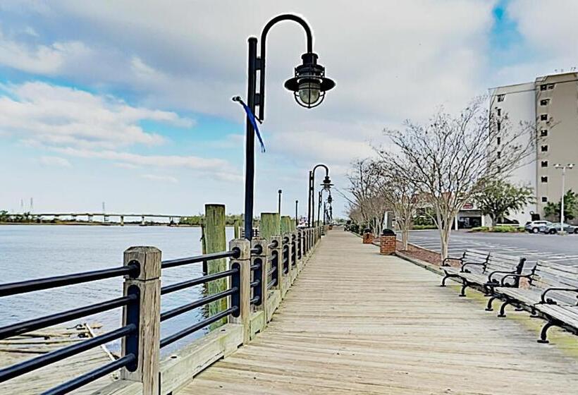 ホテル Water Street Condos