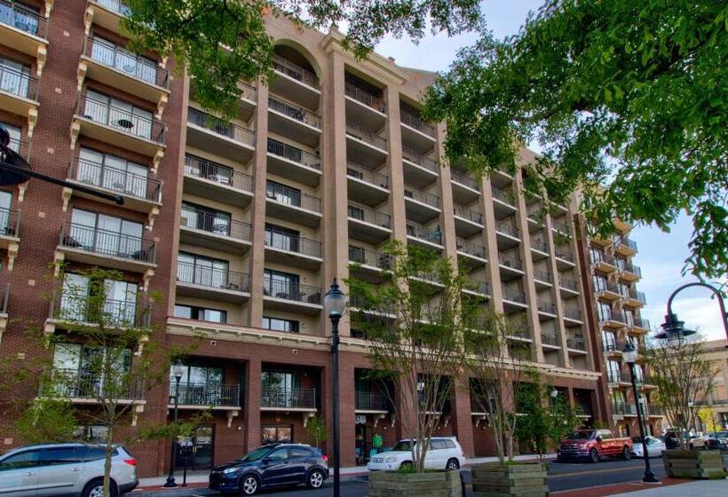 ホテル Water Street Condos