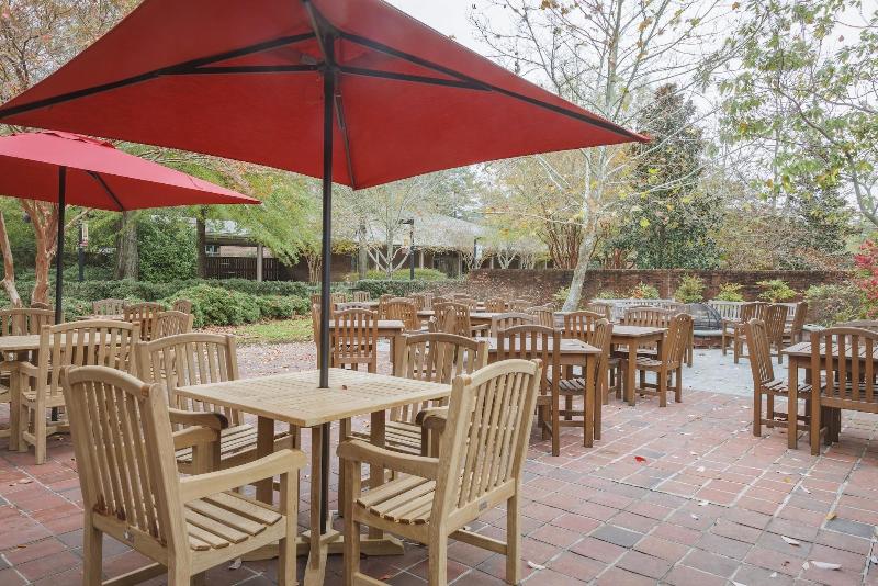 Williamsburg Woodlands Hotel & Suites, An Official Colonial Williamsburg