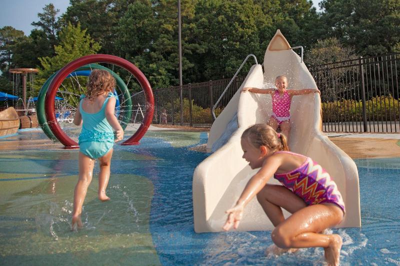 Williamsburg Woodlands Hotel & Suites, An Official Colonial Williamsburg