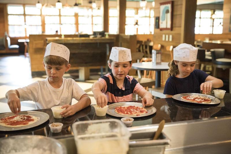 Williamsburg Woodlands Hotel & Suites, An Official Colonial Williamsburg