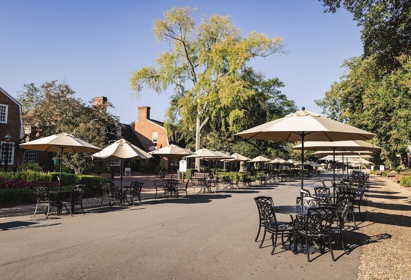 Williamsburg Woodlands Hotel & Suites, An Official Colonial Williamsburg