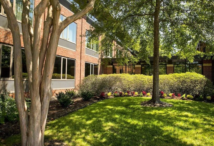 Williamsburg Woodlands Hotel & Suites, An Official Colonial Williamsburg