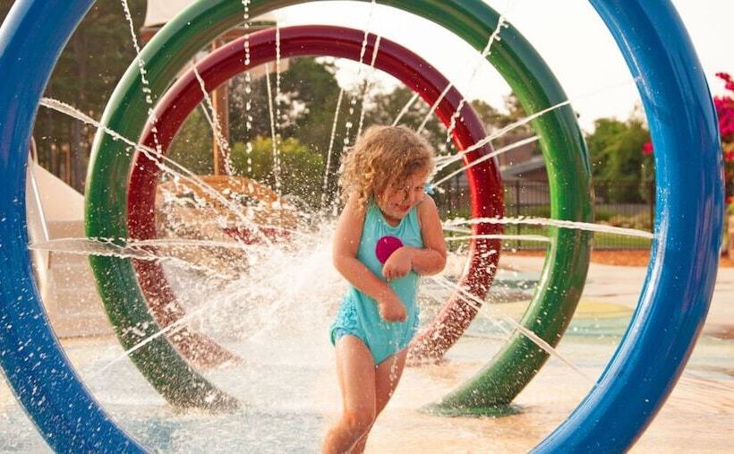 Williamsburg Woodlands Hotel & Suites, An Official Colonial Williamsburg